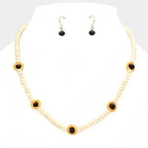 Faceted Floral Accent Wooden Beaded Necklace